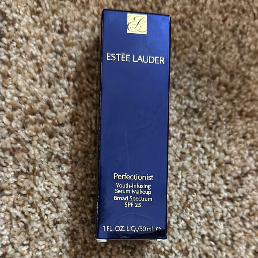 Estée Lauder Perfectionist Serum Makeup SPF 25